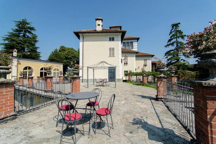 Castello Di Grillano Guest House Ovada Buitenkant foto