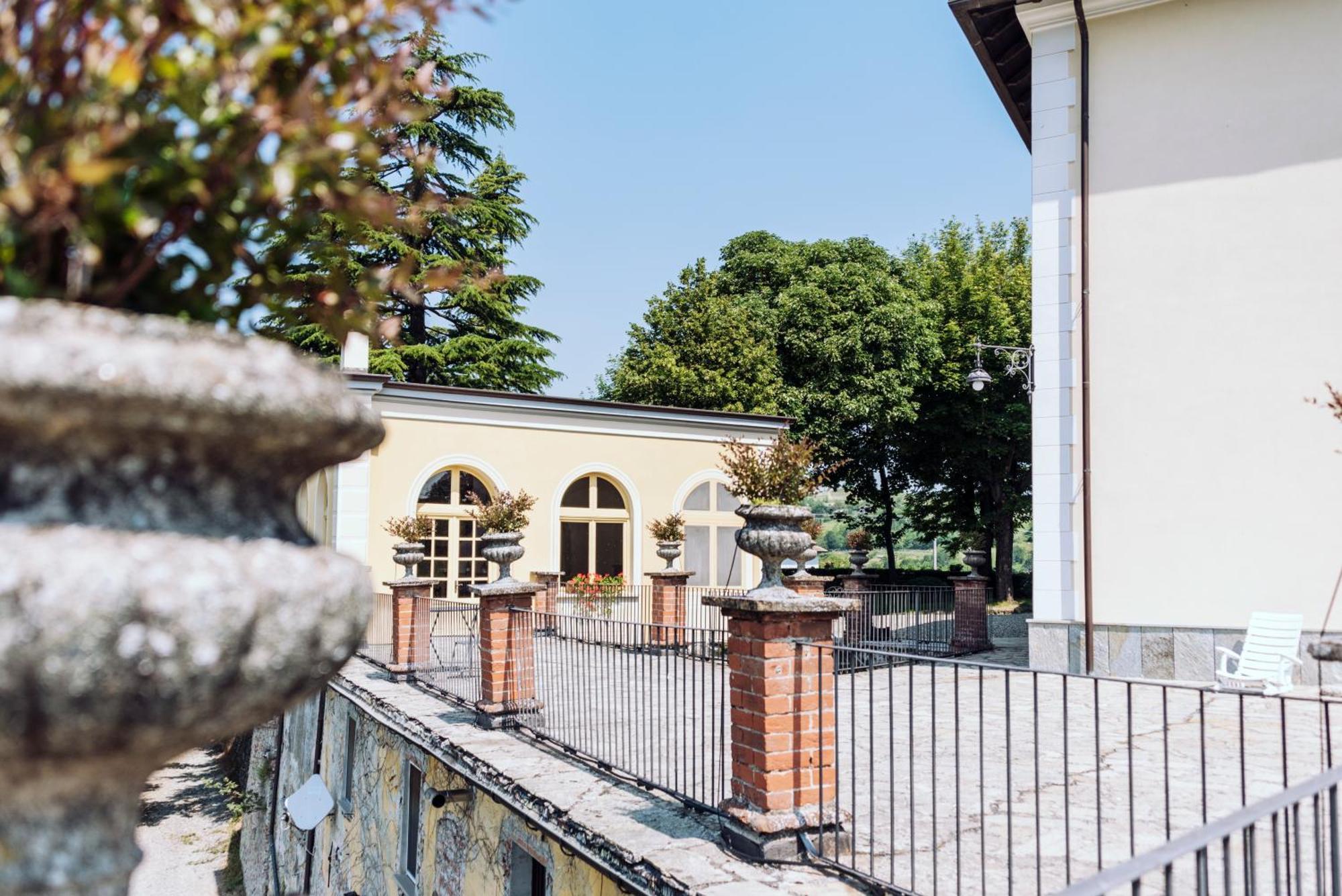 Castello Di Grillano Guest House Ovada Buitenkant foto